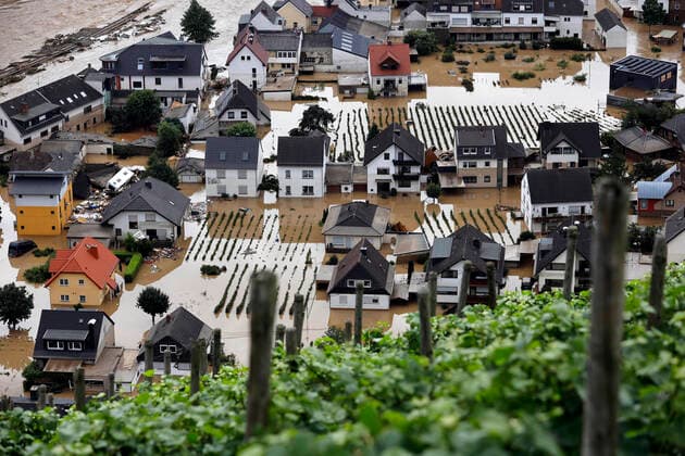 In the Eifel heavy rains and continuous rain have caused floods and inundations In the Ahr valley the river overflowed its banks in many places and flooded not only cellars but also whole villages In the picture the village Dernau district Ahrweiler , which was almost completely flooded by the water masses Many people lost everything Dernau, 15 07 2021 Foto:xC.xHardtx xFuturexImage