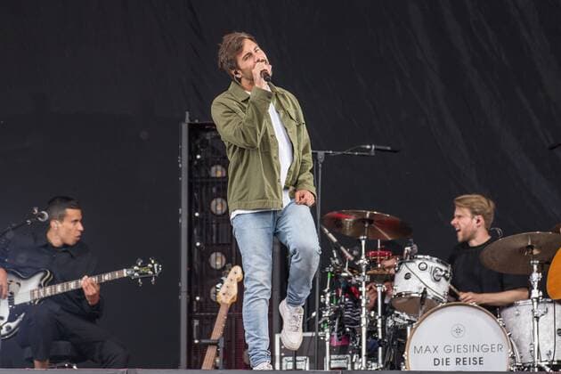 Singer Songwriter Max Giesinger 15 07 2021 Singer Songwriter Max Giesinger at the Strandkorb Open Air in the BRITA Arena Wiesbaden Wiesbaden BRITA Arena Hessen