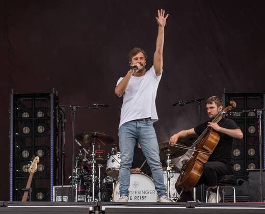 Singer Songwriter Max Giesinger 15 07 2021 Singer Songwriter Max Giesinger at the Strandkorb Open Air in the BRITA Arena Wiesbaden Wiesbaden BRITA Arena Hessen
