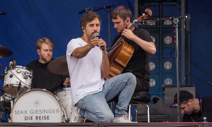 Singer Songwriter Max Giesinger 15 07 2021 Singer Songwriter Max Giesinger at the Strandkorb Open Air in the BRITA Arena Wiesbaden Wiesbaden BRITA Arena Hessen