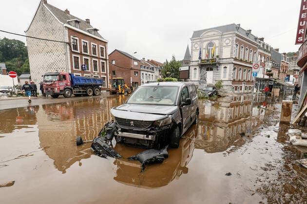 Flutkatastrophe, Belgien, Überschwemmungen in Pepinster Illustration shows floods in Pepinster after the heavy rainfall of the past days, Friday 16 July 2021. The provincial disaster plan has been declared in Liege, Luxembourg and Namur provinces. The situation remains critical in Maaseik, Limburg province, where the water is still rising. At least fifteen people are known to have died, several others are missing.  BRUNOxFAHY 3038204