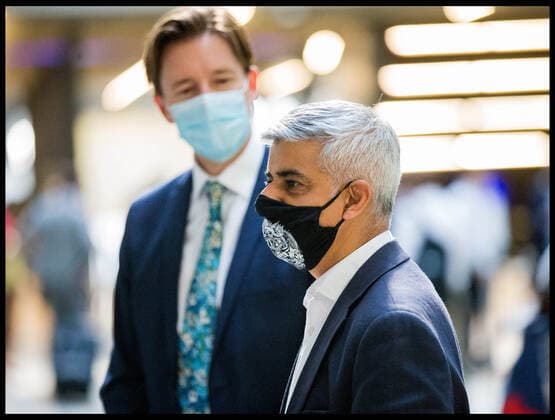 Coronavirus in London, Bürgermeister Sadiq Khan besucht Pop Up Impfzentrum im Tate Modern . 16 07 2021. London, United Kingdom. Pop Up Vaccination Centre Tate Modern. Tate Modern host a Pop Up vaccination event at their Gallery in South London, Friday 16th July.  xMartynxWheatleyx xi-Imagesx IIM-22417-0040