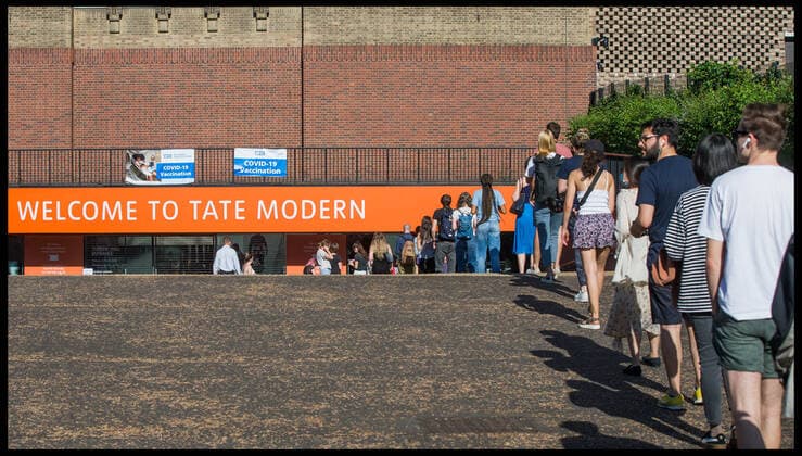 Coronavirus in London, Bürgermeister Sadiq Khan besucht Pop Up Impfzentrum im Tate Modern . 16 07 2021. London, United Kingdom. Pop Up Vaccination Centre Tate Modern. Tate Modern host a Pop Up vaccination event at their Gallery in South London, Friday 16th July.  xMartynxWheatleyx xi-Imagesx IIM-22417-0026
