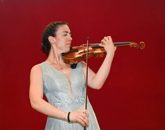 Concert of the UAS UPPERAUSTRIANSINFONIETTA at the Kulturzentrum Mezzo, in Ohlsdorf, as part of the Salzkammergut Festwochen Gmunden, on 16 07 21 The picture shows the violinist of the orchestra, Victoria Geyrhofer 2021 Concert of the UAS UPPERAUSTRIANSINFONIETTA at the Kulturzentrum Mezzo, in Ohlsdorf, as part of the Salzkammergut Festwochen Gmunden, on 16 07 21