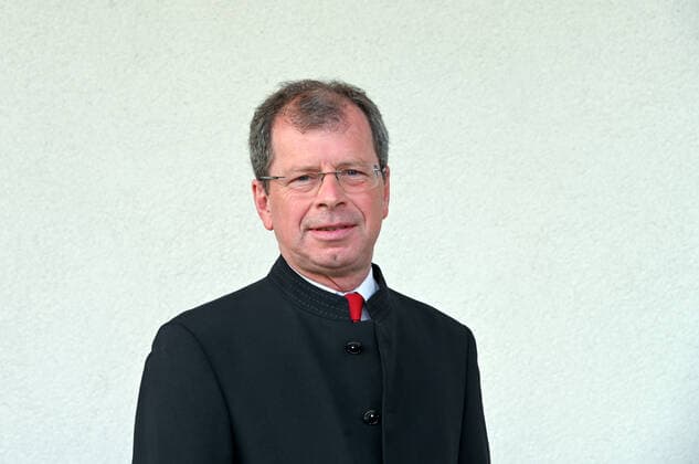 Concert of the UAS UPPERAUSTRIANSINFONIETTA at the Kulturzentrum Mezzo, in Ohlsdorf, as part of the Salzkammergut Festwochen Gmunden, on 16 07 21 The picture shows a portrait of the conductor Peter Aigner 2021 Concert of the UAS UPPERAUSTRIANSINFONIETTA at the Kulturzentrum Mezzo, in Ohlsdorf, as part of the Salzkammergut Festwochen Gmunden, on 16 07 21