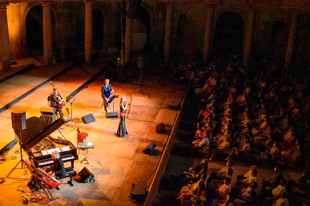 German actress and singer Ute Lemper perfoms on stage at Charles V palace during 70th Festival of Granada, Spain, 16 July 2021. EFE Miguel Angel Molina. 70th FESTIVAL OF GRANADA !ACHTUNG: NUR REDAKTIONELLE NUTZUNG!  Copyright: xMiguelxÁngelxMolinax FM6018 20210716-79e1336cd36a76ced4ca9baff0fb3d59e63d240d
