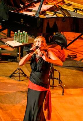 German actress and singer Ute Lemper perfoms on stage at Charles V palace during 70th Festival of Granada, Spain, 16 July 2021. EFE Miguel Angel Molina. 70th FESTIVAL OF GRANADA !ACHTUNG: NUR REDAKTIONELLE NUTZUNG!  Copyright: xMiguelxÁngelxMolinax FM6021 20210716-4e561ae52f7bcbeaf001b58d8a385575641fd9fe