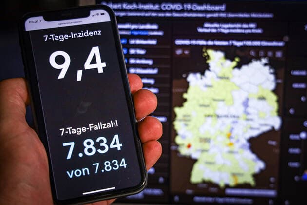 Coronavirus in Germany Covid 19 Dashboard of the Robert Koch Institute 17 07 2021 Robert Koch Institute 7 days Incidence 9.4 7 days Number of cases 7 834 COVID 19 cases 3 743 389 Addition of 1 608 compared to the previous day COVID 19 deaths 91 359 Addition of 22 compared to the previous day