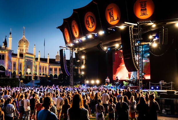 Bilder des Jahres 2021, Entertainment 07 Juli Entertainment Themen der Woche KW28 Entertainment Bilder des Tages Publikum til danske Hans Philip der spiller op til Havefest paa Plaenen i Tivoli fredag den 16. juli 2021 Havefest afloeser Fredagsrock, der er aflyst paa grund af Covid-19 Coronakrisen. , Copenhagen *** Audience to Danish Hans Philip who plays up to Havefest paa Plaenen in Tivoli on Friday 16 July 2021 Havefest replaces Fredagsrock, which has been canceled due to the Covid 19 Corona crisis, Copenhagen  Copyright: TorbenxChristensen TorbenxChristensenx COP105 spdk20210717-010814-L