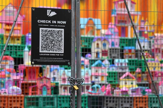 VIC COVID19 LOCKDOWN, A QR code is seen on a gate to a Art exhibition in Melbourne, Saturday, July 17, 2021. Victoria is in day two of its latest COVID-19 lockdown as health authorities race to keep up with fleeting transmission of the virus. ( NO ARCHIVING, EDITORIAL USE ONLY, NO USE IN BOOKS WITHOUT CONSENT MELBOURNE VIC AUSTRALIA  Copyright: xJAMESxROSSx 20210717001557884446
