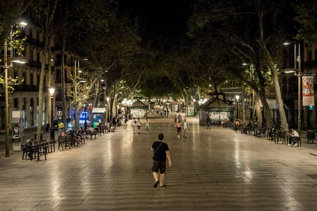 July 17, 2021, Barcelona, Spain: Aspect of La Rambla during the first day of nightly curfew reimposed in Barcelona and almost all Catalan territory to try to stop the spread of Coronavirus Delta variant. Barcelona Spain - ZUMAb137 20210717_zap_b137_011 Copyright: xJordixBoixareux