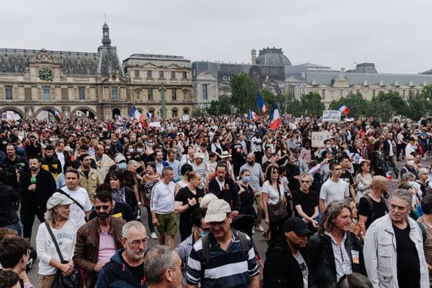 In Paris, at the initiative of the president of the Patriots Florian Philippot (former number 2 of the National Rally), a demonstration against the health pass was organized, which brought together several thousand demonstrators. It linked the Place du Palais Royal in the 1st arrondissement to the Place Laroque, in the 7th arrondissement.  JanxSchmidt-Whitley LexPictorium LePictorium_0250849