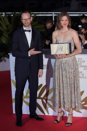 Cannes Filmfestival - Beste Schauspielerin Renate Reinsve Joachim Trier - Renate Reinsve CELEBRITES : 74 eme Festival de Cannes - Remise des prix - Cannes - 17 07 2021 NorbertScanella PanoramiC 