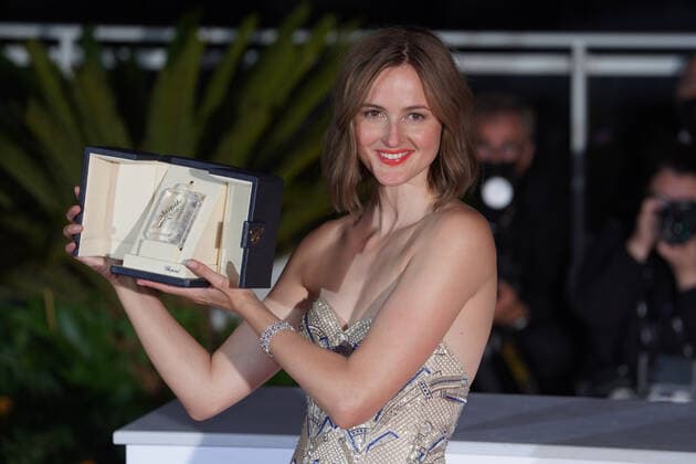 Renate Reinsve CELEBRITES : 74 eme Festival de Cannes - Remise des prix - Cannes - 17 07 2021 NorbertScanella PanoramiC 