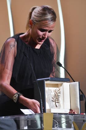 74eme Festival International du Film de Cannes. Ceremonie de cloture. 74th Cannes Film Festival. Closing ceremony. 270386 2021-07-17 Ducournau, Julia  Copyright: xTerencexBaelenx STAR_270386_001