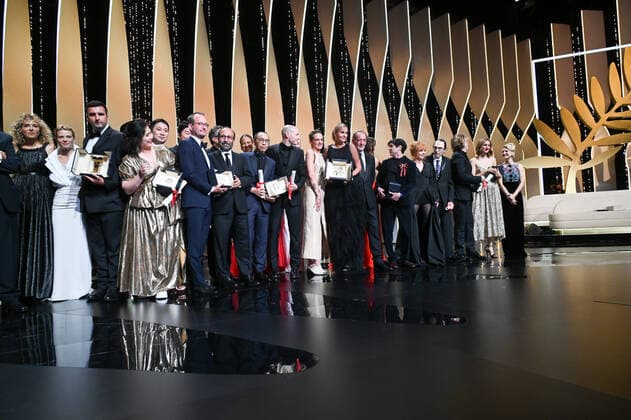 74eme Festival International du Film de Cannes. Ceremonie de cloture. 74th Cannes Film Festival. Closing ceremony. 270386 2021-07-17 Lindon, Vincent; Farmer, Mylène; Ducournau, Julia; Rousselle, Agathe  Copyright: xTerencexBaelenx STAR_270386_047