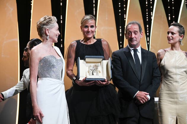74eme Festival International du Film de Cannes. Ceremonie de cloture. 74th Cannes Film Festival. Closing ceremony. 270386 2021-07-17 Lindon, Vincent; Stone, Sharon; Ducournau, Julia; Rousselle, Agathe  Copyright: xTerencexBaelenx STAR_270386_053