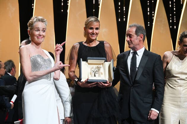 74eme Festival International du Film de Cannes. Ceremonie de cloture. 74th Cannes Film Festival. Closing ceremony. 270386 2021-07-17 Lindon, Vincent; Stone, Sharon; Ducournau, Julia; Rousselle, Agathe  Copyright: xTerencexBaelenx STAR_270386_054