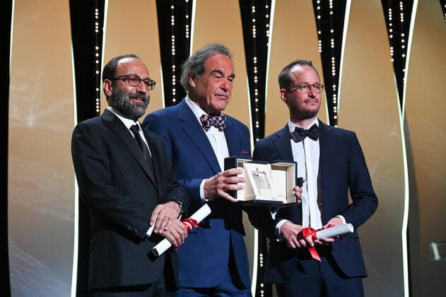 74eme Festival International du Film de Cannes. Ceremonie de cloture. 74th Cannes Film Festival. Closing ceremony. 270386 2021-07-17 Stone, Oliver; Farhadi, Asghar  Copyright: xTerencexBaelenx STAR_270386_077