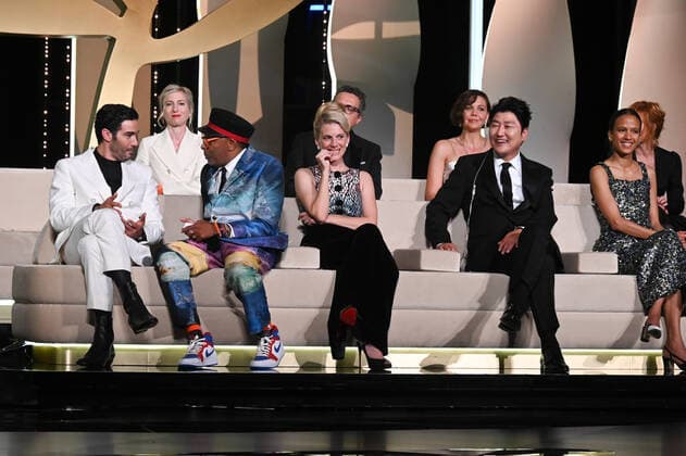74eme Festival International du Film de Cannes. Ceremonie de cloture. 74th Cannes Film Festival. Closing ceremony. 270386 2021-07-17 Lee, Spike; Gyllenhaal, Maggie; Rahim, Tahar; Hausner, Jessica; Diop, Mati  Copyright: xTerencexBaelenx STAR_270386_084