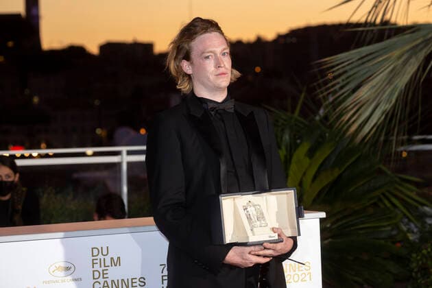 July 17, 2021, Caleb Landry Jones poses with the Best Actor Award for Nitram during the 74th Annual Cannes Film Festival at Palais des Festivals in Cannes, France, on 17 July 2021. Photo: - ZUMAm179 20210717_zep_m179_145 Copyright: xAlecxMichaelx