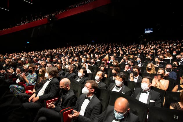 Audience at the award ceremony at the Festival de Cannes 2021 74 Cannes International Film Festival at the Palais des Festivals Cannes, 17 07 2021 Foto:xR.xWagnerx xFuturexImage
