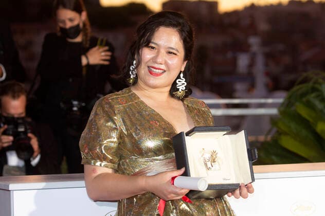 Tang Yi with the Palme dOr for Best Short Film Tian xia wu ya All the Crows in the World at the Photocall of the Laureates at the Festival de Cannes 2021 74 Cannes International Film Festival at the Palais des Festivals Cannes, 17 07 2021. Foto:xR.xWagnerx xFuturexImage