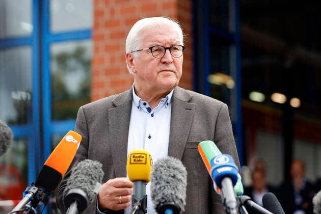Federal President Frank Walter Steinmeier and Minister President Armin Laschet visit the fire brigade control centre of the Rhein Erft district in Erftstadt in the Rhein Erft district The politicians want to get a picture of the situation in the region, which was particularly affected by flooding Erftstadt, 17 07 2021 Foto:xC.xHardtx xFuturexImage