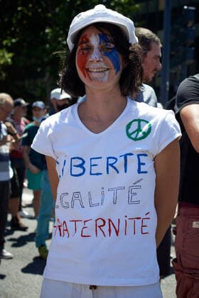 Coronavirus in Frankreich, Impfgegner protestieren in Toulouse Protest Against The Health Pass And The Near Mandatory Vaccination A young woman with her fac painted at the french colors wears a shirt readigng Liberty, Equality, Brotherhood . Thousands of people protested in Toulouse and elsewhere in France against the near mandatory vaccination and against the health pass after the Macron s speech on July 12th. Macron announced the health pass will be mandatory for going in public places such as cafes, theates, concerts hall, shops, public transportation (train, bus, tramway), etc. The delay between the first jab and the health pass obtention will be five weeks. But the prohibition for public spaces for non-vaccinated people will go on August 1st. Some say its alike apartheid and 2nd class citizens. Copyright: xAlainxPittonx