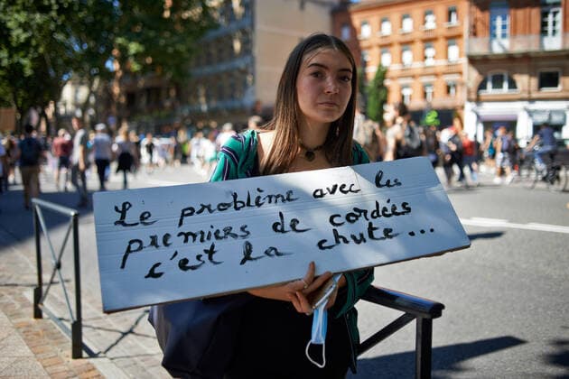 Coronavirus in Frankreich, Impfgegner protestieren in Toulouse Protest Against The Health Pass And The Near Mandatory Vaccination A protester holds a placard readig The problem with the lead climbers, it s the fall... Thousands of people protested in Toulouse and elsewhere in France against the near mandatory vaccination and against the health pass after the Macron s speech on July 12th. Macron announced the health pass will be mandatory for going in public places such as cafes, theates, concerts hall, shops, public transportation (train, bus, tramway), etc. The delay between the first jab and the health pass obtention will be five weeks. But the prohibition for public spaces for non-vaccinated people will go on August 1st. Some say its alike apartheid and 2nd class citizens. Toulouse. France. July  Copyright: xAlainxPittonx