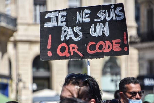 July 17, 2021, Marseille, France: A protester holds a placard during the demonstration against the health pass in Marseille..More than 4,000 people in Marseille demonstrated against a health pass that French President Emmanuel Macron announced among the new anti-Covid 19 measures which will be necessary to be frequenting cafÃ terraces, restaurants, cinemas, theatres and other culture and leisure activities to help contain the spread of the Covid-19 virus. Marseille France - ZUMAs197 20210717_zaa_s197_453 Copyright: xGerardxBottinox