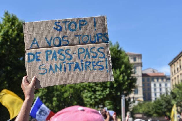 July 17, 2021, Marseille, France: A protester holds a placard during the demonstration against the health pass in Marseille..More than 4,000 people in Marseille demonstrated against a health pass that French President Emmanuel Macron announced among the new anti-Covid 19 measures which will be necessary to be frequenting cafÃ terraces, restaurants, cinemas, theatres and other culture and leisure activities to help contain the spread of the Covid-19 virus. Marseille France - ZUMAs197 20210717_zaa_s197_461 Copyright: xGerardxBottinox