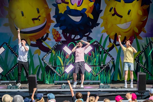 Bilder des Jahres 2021, Entertainment 07 Juli Entertainment Themen der Woche KW28 Entertainment Bilder des Tages Deine Freunde live beim Picknick Konzert auf der Zoopark Festwiese. Erfurt, 18.07.2021 *** Deine Freunde live at the picnic concert at the Zoopark Festwiese Erfurt, 18 07 2021 Foto:xM.xKremerx xFuturexImage
