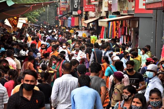 NEW DELHI, INDIA - JULY 18: People flout Covid norms as they shop at Sarojini Nagar market, on July 18, 2021 in New Delhi, India. (Photo by Raj K Raj Hindustan Times) Shoppers Flout Covid Norms In Delhi s Sarojini Market