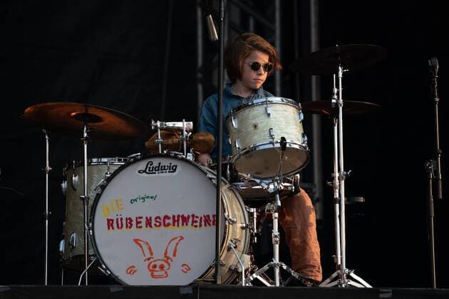 Helge Schneider Let s lach Strandkorb Open Air, Wiesbaden 19 07 2021 Helge Schneider Let s lach at the Strandkorb Open Air in the Brita Arena Wiesbaden Charly Schneider 11 Son of Helge Schneider and drummer in his live band Wiesbaden BRITA Arena Hessen