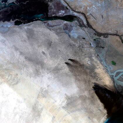 View from space showing the Kuwait oil fires during the 1991 gulf war 917_02_wha_116_0586