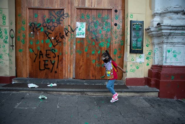News Bilder des Tages July 20, 2021: Women s groups and feminist collectives celebrate the decriminalization of abortion in the state of Veracruz. The women made paintings in the main church and celebrated with music that abortion is legal in Veracruz - ZUMAqp1_ 20210720_zip_qp1_022 Copyright: xHectorxAdolfoxQuintanarxPerezx