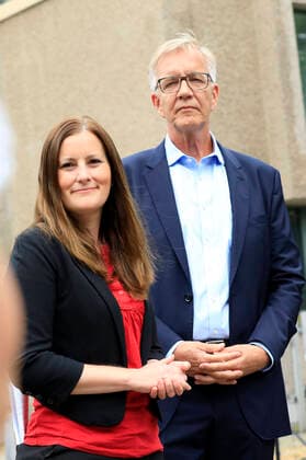 Janine Wissler and Dietmar Bartsch at the photo session for the presentation of the poster campaign of the party Die Linke for the Bundestag election 2021 in front of the Volksbühne at Rosa Luxemburg Platz Berlin, 21 07 2021 Foto:xS.xGabschx xFuturexImage