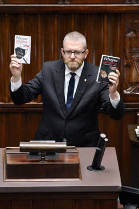21.07.2021 WARSZAWA SEJM RP PARLIAMENT SESSION N Z GRZEGORZ BRAUN ELZBIETA WITEK BRAK MASECZKI WYKLUCZEBIE POSLA BRAUNA Z OBRAD SEJMU FOT DAMIAN BURZYKOWSKI NEWSPIX.PL --- Newspix.pl  DB210721_020
