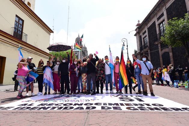 Deputies Approve Gender Identity Law in the State of Mexico TOLUCA, MEXICO - JULY 20: Transgender community, take part during the celebration of the approval of the Gender Identity Law, outside the Chamber of Deputies of the State of Mexico, after the deputies approved the Gender Identity Law , with which the name and sex in the birth certificates. The reform will allow a person who decides to change gender to rectify her birth certificate before the Civil Registry so that a name and gender according to her identity can be recorded. On July 20, 2021 in Toluca, Mexico. Copyright: xAmareshxV.xNarrox EYEPIXGROUP_AVN_20072021_10788