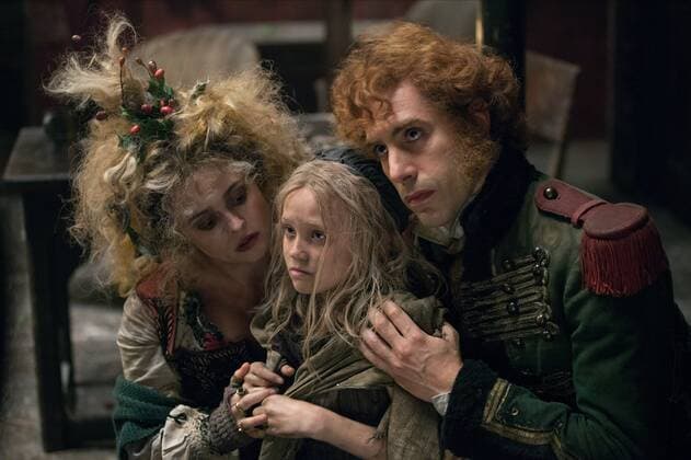 Helena Bonham Carter, Isabelle Allen & Sacha Baron Cohen Characters: Madame Thenardier, Young Cosette, Thenardier Film: Les Miserables (Les Miserables) Usa Uk 2012, Literaturverfilmung (Based On The Book By Victor Hugo) Director: Tom Hooper 05 December 2012  Copyright: MaryxEvansxAFxArchivexUniversal 13062518 EDITORIAL USE ONLY