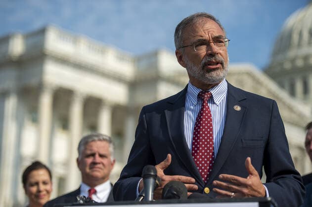 Coronavirus in USA, Pressestatement von Senatoren zur Delta-Variante in Washington Co-Chair of the GOP Doctors Caucus Rep. Andy Harris, R-Md., speaks during a press conference with House Republican Conference Chair Elise Stefanik, R-N.Y., House Republican Whip Steve Scalise, R-La., and others members of the GOP Doctors Caucus to discuss the Delta variant at US Capitol in Washington, DC on Thursday, July 22, 2021.  WAP20210722764 BONNIExCASH