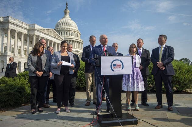 Coronavirus in USA, Pressestatement von Senatoren zur Delta-Variante in Washington House Republican Whip Steve Scalise, R-La., House Republican Conference Chair Elise Stefanik, R-N.Y., and members of the GOP Doctors Caucus hold a press conference to discuss the Delta variant at US Capitol in Washington, DC on Thursday, July 22, 2021.  WAP20210722750 BONNIExCASH