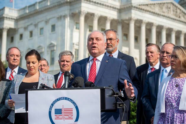 Coronavirus in USA, Pressestatement von Senatoren zur Delta-Variante in Washington July 22, 2021, Washington, District of Columbia, USA: United States House Minority Whip Steve Scalise (Republican of Louisiana) offers remarks on the Delta Variant of COVID-19 while joined by members of the GOP Doctors Caucus, during a press conference outside the US Capitol in Washington, DC, Thursday, July 22, 2021. Credit: Rod Lamkey CNP Washington USA - ZUMAs152 20210722_zaa_s152_148 Copyright: xRodxLamkeyx-xCnpx