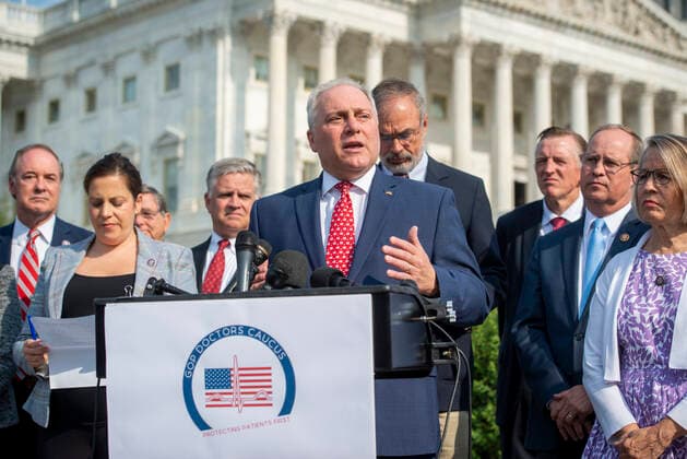 Coronavirus in USA, Pressestatement von Senatoren zur Delta-Variante in Washington July 22, 2021, Washington, District of Columbia, USA: United States House Minority Whip Steve Scalise (Republican of Louisiana) offers remarks on the Delta Variant of COVID-19 while joined by members of the GOP Doctors Caucus, during a press conference outside the US Capitol in Washington, DC, Thursday, July 22, 2021. Credit: Rod Lamkey CNP Washington USA - ZUMAs152 20210722_zaa_s152_180 Copyright: xRodxLamkeyx-xCnpx