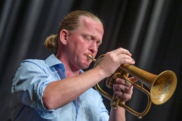 Concert Winterreise of the Christian Muthspiel Orjazztra Vienna, in the context of the Salzkammergut Festwochen Gmunden, in the Kitzmantelfabrik in Vorchdorf, on 22 07 21 The picture shows the trumpeter Lorenz Raab 2021 Concert Winterreise of the Christian Muthspiel Orjazztra Vienna, in the context of the Salzkammergut Festwochen Gmunden, in the Kitzmantelfabrik in V