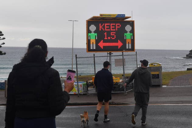 NSW CORONAVIRUS COVID19, A Covid warning sign is seen at Bondi Beach in Sydney, Friday, July 23, 2021. The stay-at-home orders for coronavirus-hit Greater Sydney and surrounds have been tightened with non-essential retail to close and all construction paused until July 30.( NO ARCHIVING, EDITORIAL USE ONLY, NO USE IN BOOKS WITHOUT CONSENT SYDNEY NSW AUSTRALIA  Copyright: xMICKxTSIKASx 20210723001559306803