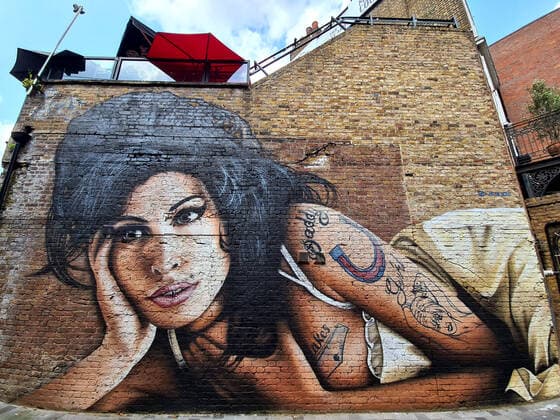 Entertaintment Themen der Woche KW29 A new Amy Winehouse mural by artist JXC Designs has appeared in the ally behind her favourite pub The Hawley Arms in Camden Town. This Friday (23rd July 2021) marks the 10th anniversary of her death. Where: London, United Kingdom When: 22 Jul 2021 Credit: Cover Images Copyright: xx 41606686 EDITORIAL USE ONLY. NOT FOR USE BY NEWSPAPERS BASED IN THE UK.