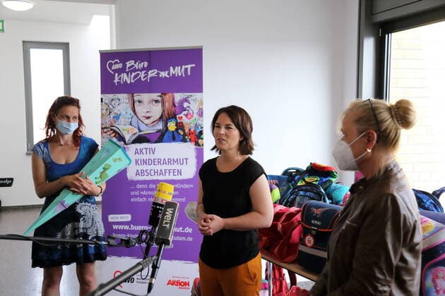 Chancellor candidate Annalena Baerbock Bündnis 90 Die Grünen hands over school bags donated by families to the office Kinder ar mut of the AWO in Potsdam, 23 July 2021 V l n r Franziska Löffler Head of the office Kinder ar mut , Chancellor candidate Annalena Baerbock Bündnis 90 Die Grünen and Angela Schweers Chairwoman of the Board AWO Potsdam District Associatio