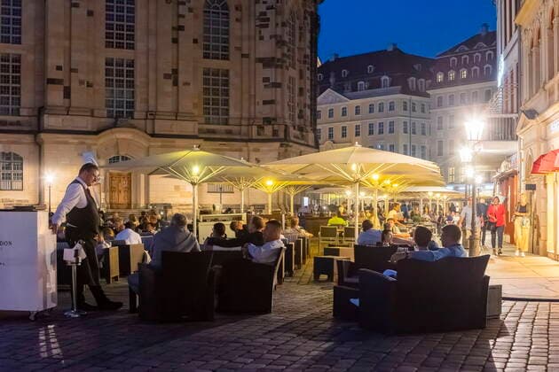 Nightlife Outdoor gastronomy on the Dresden Neumarkt at the Frauenkirche, thanks to the current Corona relaxations, some normality returns also in the tourist everyday life Dresden Saxony GERMANY